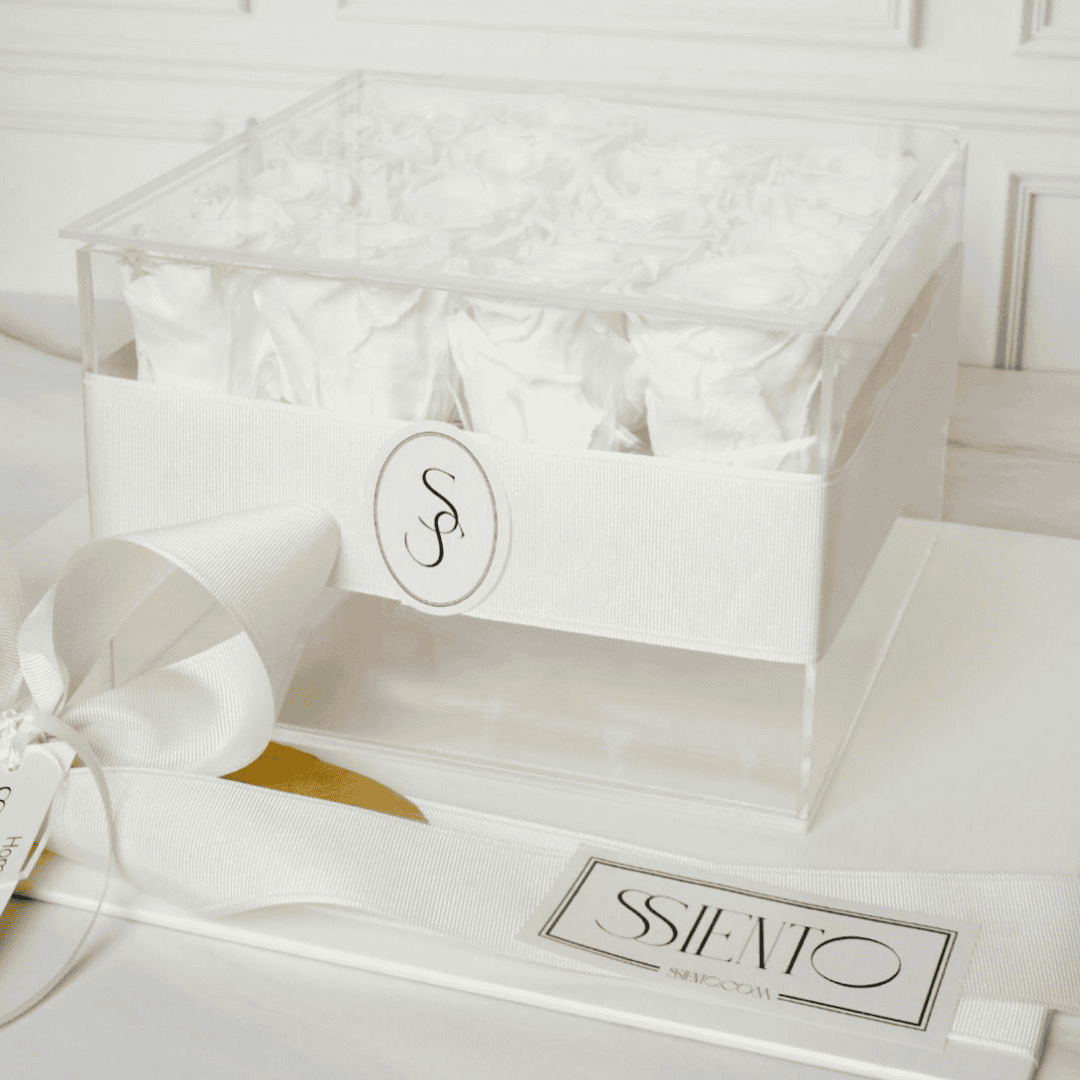 ROSAS BLANCAS PRESERVADAS EN CAJA DE ACRÍLICO 3