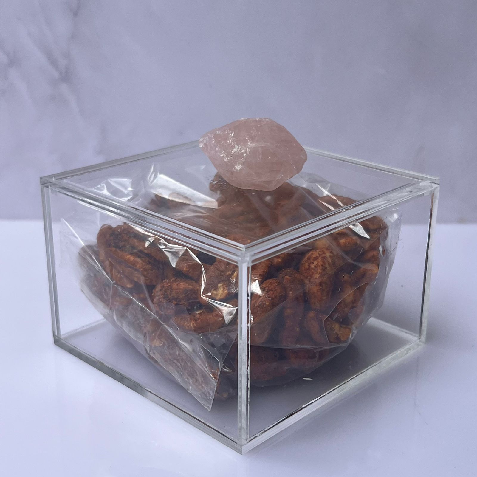 CAJA DE ACRILICO CON BOTANA GOURMET A ELEGIR - Imagen 2