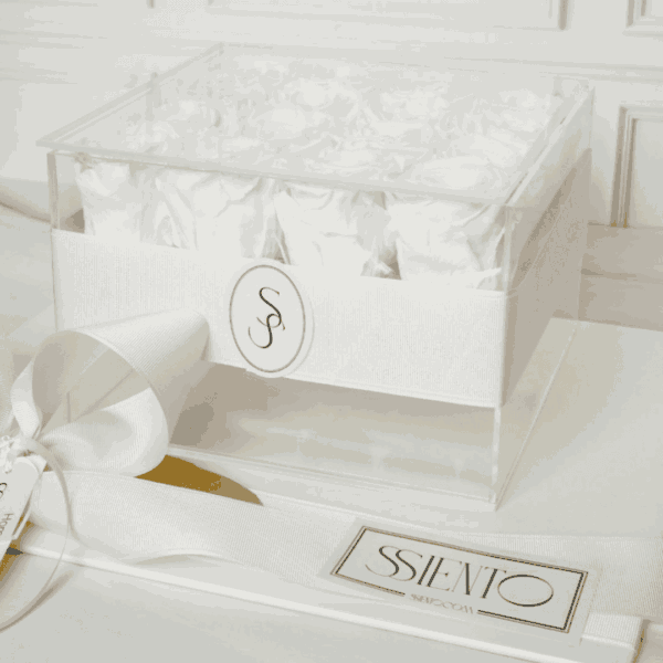 ROSAS BLANCAS PRESERVADAS EN CAJA DE ACRÍLICO 3