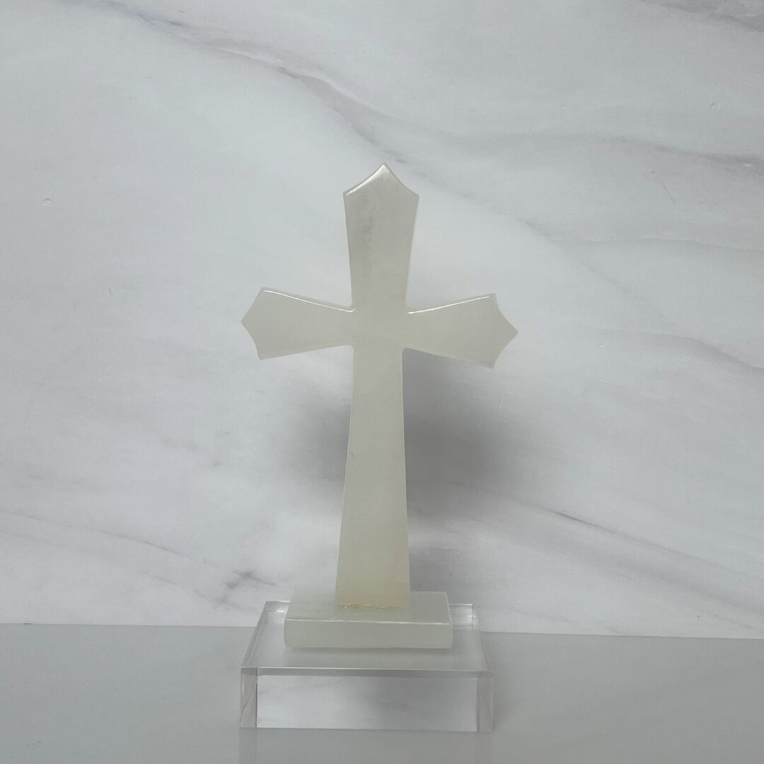 Cruz de ónix con base de acrílico
