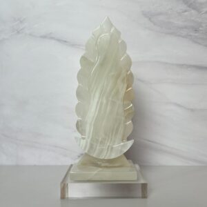 Virgen de Guadalupe de ónix con base de acrílico