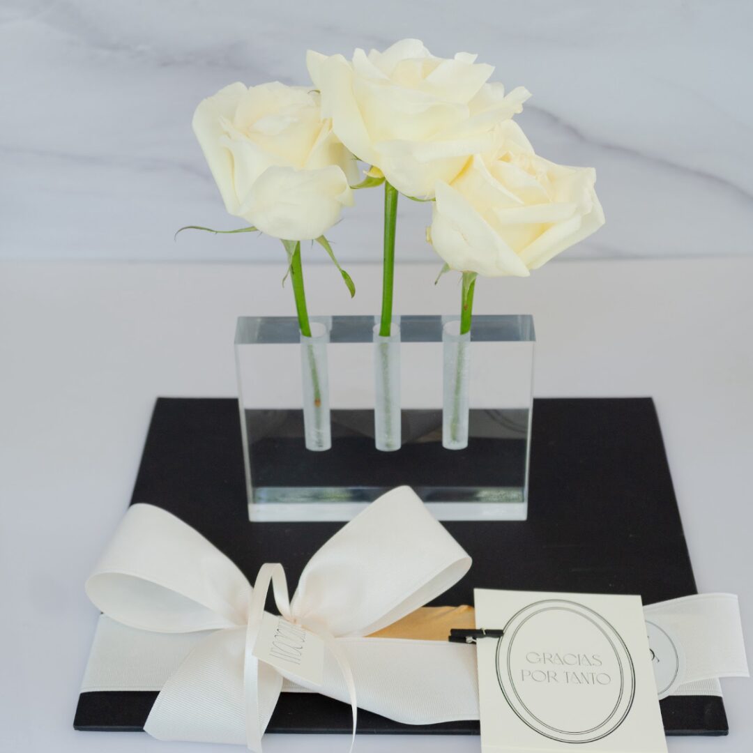 FLORERO DE ACRÍLICO PARA 3 FLORES